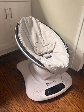 MamaRoo Baby rocker